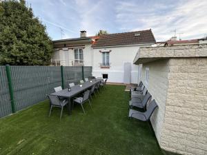 VR House 14 bedrooms 3 min metro 23 beds PARC EXPO - Vily, Bagneux