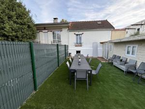 VR House 14 bedrooms 3 min metro 23 beds PARC EXPO