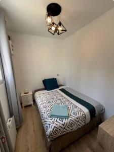 Villas VR House 14 bedrooms 3 min metro 23 beds PARC EXPO : photos des chambres