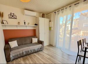 T2 avec terrasse ombragée et parking À 100m de la plage - 3hvězdičkové hotely ve městě Valras-Plage