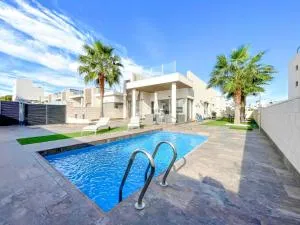 Relaxing Hideaway with Sun, Pool, beaches and more! - Los Dolses