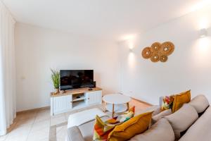 Sunny Apartment in Sunset Villas