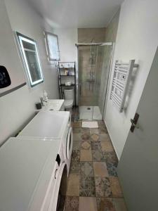 Villas KXX Private complex 15 min PARIS ParcExpo 12 bedrooms : photos des chambres