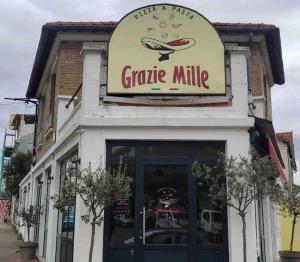 Villas KXX Private complex 15 min PARIS ParcExpo 12 bedrooms : photos des chambres