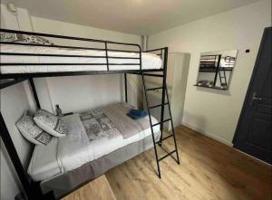 Villas KXX Private complex 15 min PARIS ParcExpo 12 bedrooms : photos des chambres