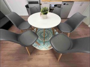 Villas KXX Private complex 15 min PARIS ParcExpo 12 bedrooms : photos des chambres