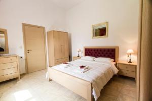 Agarathos Traditional Rooms - Pool - Kaliviani -On the road to Balos