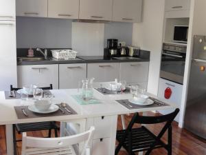 Appartements APPARTEMENT T2 4 PERSONNES Wifi et Climatisation : photos des chambres
