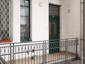 Deri Corner by Downtown