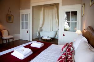 Maisons de vacances Chateau de Montmirail : Chambre Double avec Salle de Bains Privative