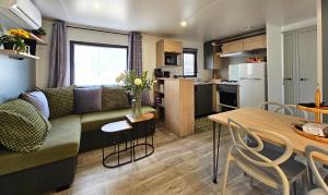 MOBILE HOME PINS-SABLE et EAU