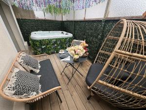 Appartements Apartment with jacuzzi : photos des chambres
