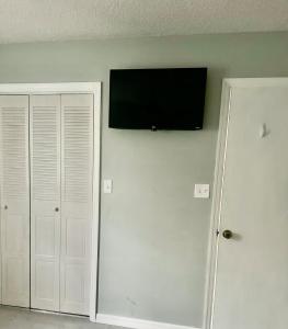 Lake June Canal Access Retreat