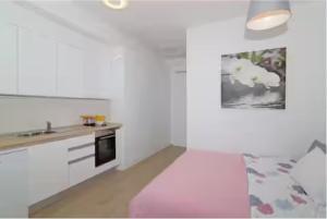 City Studio Apartment Miriam, Sea View