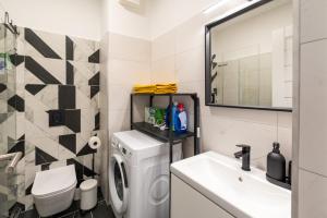 Party & Chill - Downtown Center with Big Balcony and AC