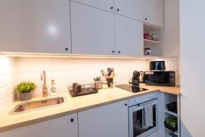 Party & Chill - Downtown Center with Big Balcony and AC