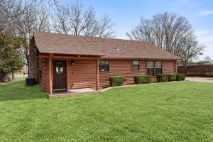 Lakefront Cabin and Guest House Near Granbury Square - Tolar