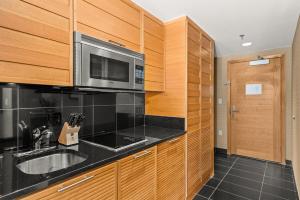 New! Luxury Resort Ski In Ski Out Studio