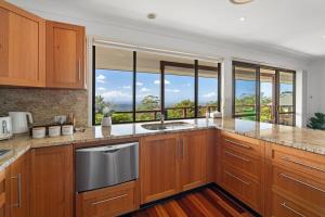 Mountain Retreat Scenic Getaway with BBQ