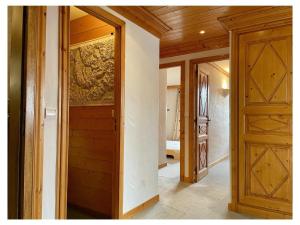 Appartement lumineux Courchevel - 6 pers, 3 ch, parking, près des pistes - FR-1-514-88