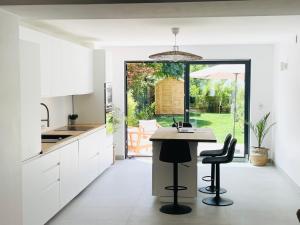 Large townhouse with a private garden-DIF1