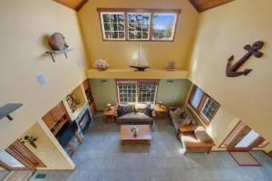 Family Getaway 3 Br Walk To Beach Jacuzzi Tub - Garibaldi