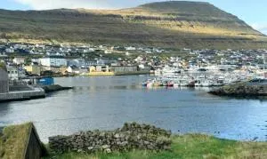 Charming house in city centre with ocean view - Leirvík