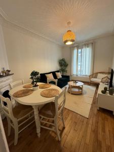 Charmant 2 pièces rénové avec goût, emplacement parfait