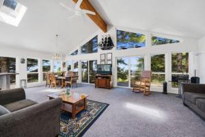 Cape Meares 4br Oceanview Retreat King Bed