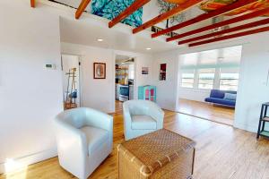 Quaint Beach View St Aug Home - Lasolas