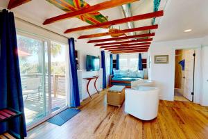 Quaint Beach View St Aug Home - Lasolas