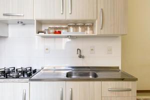 Apto com 02 quartos há poucos metros do mar - 0427