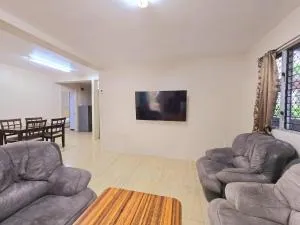 Private Entire Family Stay in Suva - 拉奇拉奇