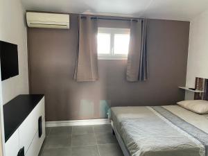 Maison avec cour 8 personnes - Bazarette