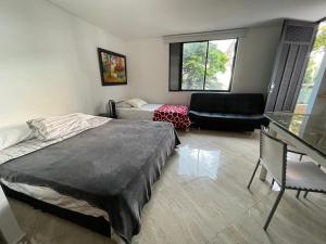 En Laureles con ascensor , balcón y muy bien ubicado en laureles Medellín , EL BARRIO MAS COOL DEL MUNDO