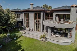 Lakeview Villa - spacious, luxurious - 4hvězdičkové hotely ve městě Hermanus