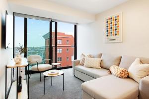 Modern CBD Apartment with City views near Skytower