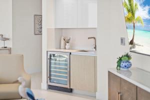 Ocean Front 2BR 2.5BA Lux Condo on Singer Island