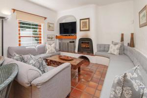 142 on 10 Family and Friend Holiday home