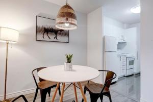 Cozy 1BR on Rene-Levesque ZN2