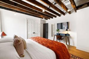 HostWise Stays - Prime Mexican War Streets 2BR Apartment