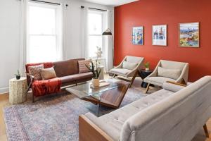 HostWise Stays - Prime Mexican War Streets 2BR Apartment