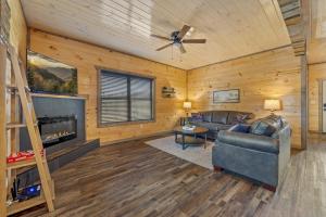 Smoky Oasis, Hot Tub, Luxury Sauna, Fire Pit, Arcade Games, Free Pets