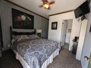 Squaw Valley Motel Room 4