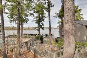 Hot Springs Condo with Lake Access and Community Pool