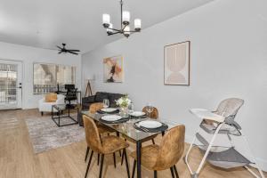 Snug 2BR-Pool, Yoga Rm, Gym, Cabanas, BBQ,Prkng