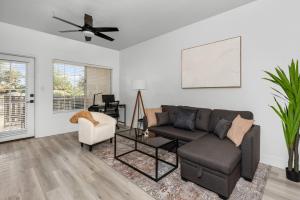 Stylish 2BR-Pool, Yoga Rm, Gym, Cabanas, BBQ,Prkng