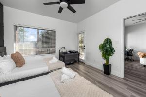 Stylish 2BR-Pool, Yoga Rm, Gym, Cabanas, BBQ,Prkng