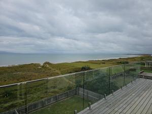 beachfront Pyramid bach