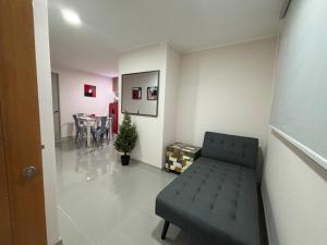 A pasos del metro Steps away from the subway